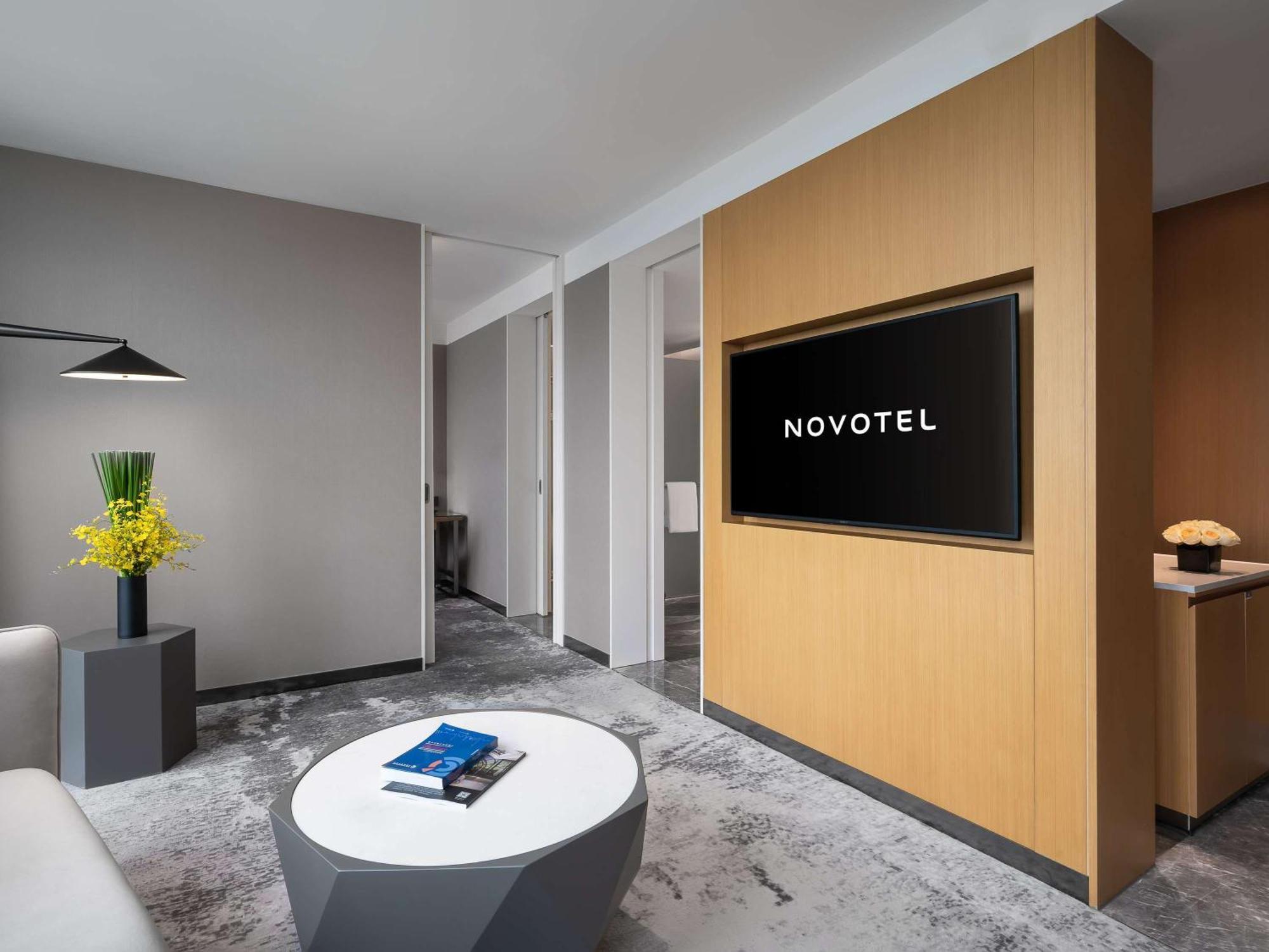 Novotel Guangzhou Baiyun Airport - Canton Fair Free Shuttle Bus & Official Registration Agency Zewnętrze zdjęcie